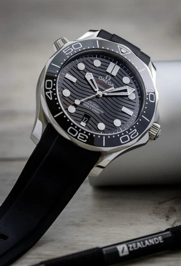 Omega Seamaster Mirror Original Watch for Men - Black Dial, Black Rubber Strap - Image 6