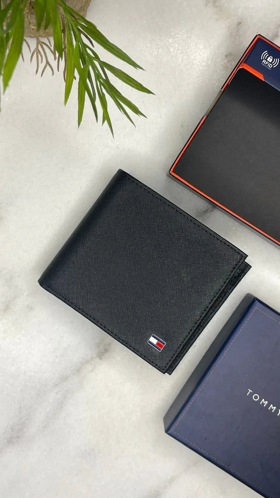 Tommy wallet men 01