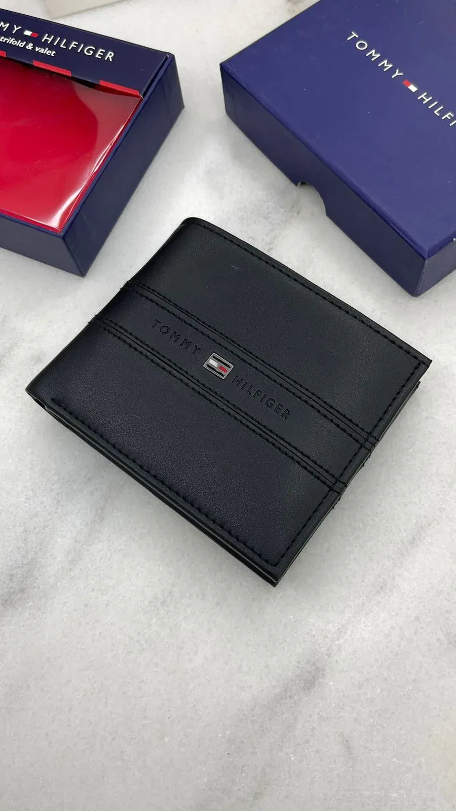 Tommy hilfiger wallet.02