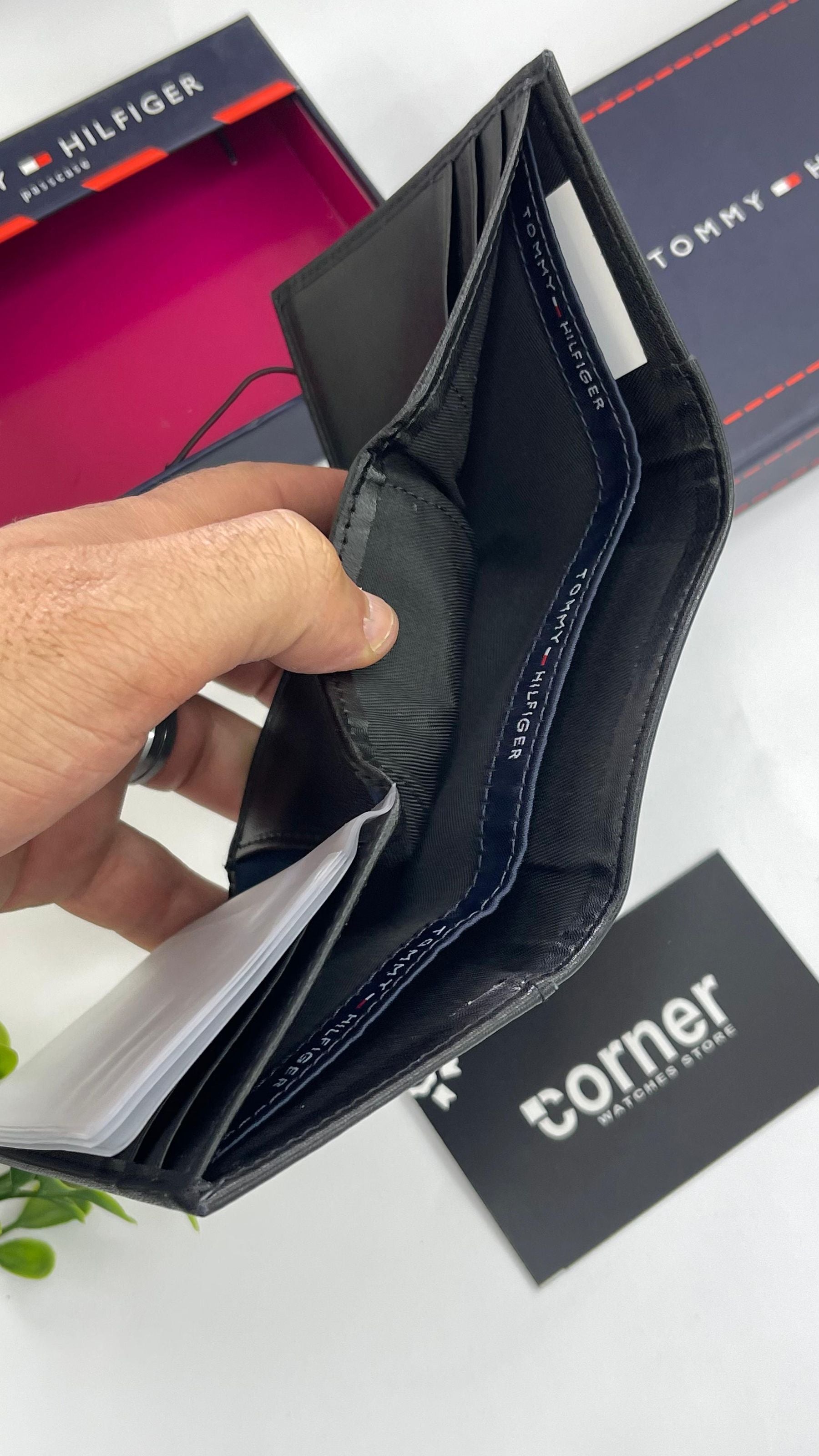 tommy hilfiger Wallet