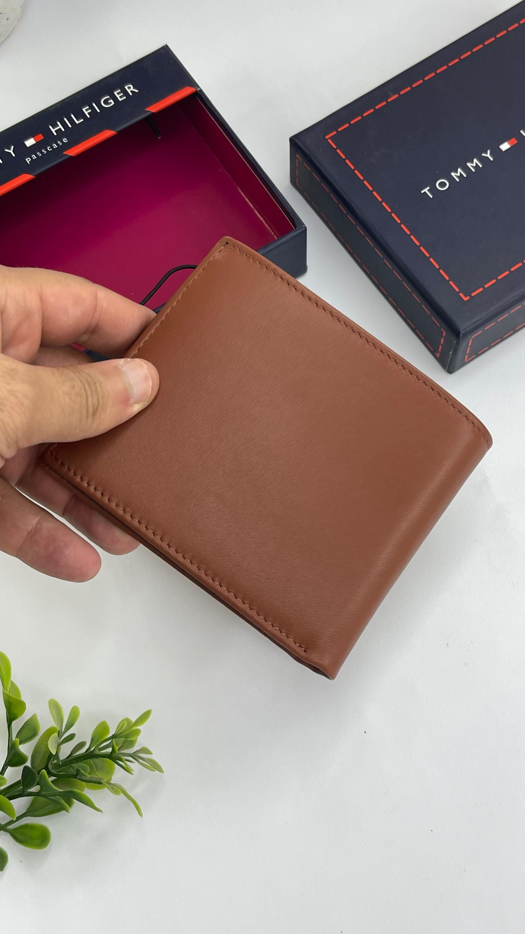 tommy hilfiger Wallet