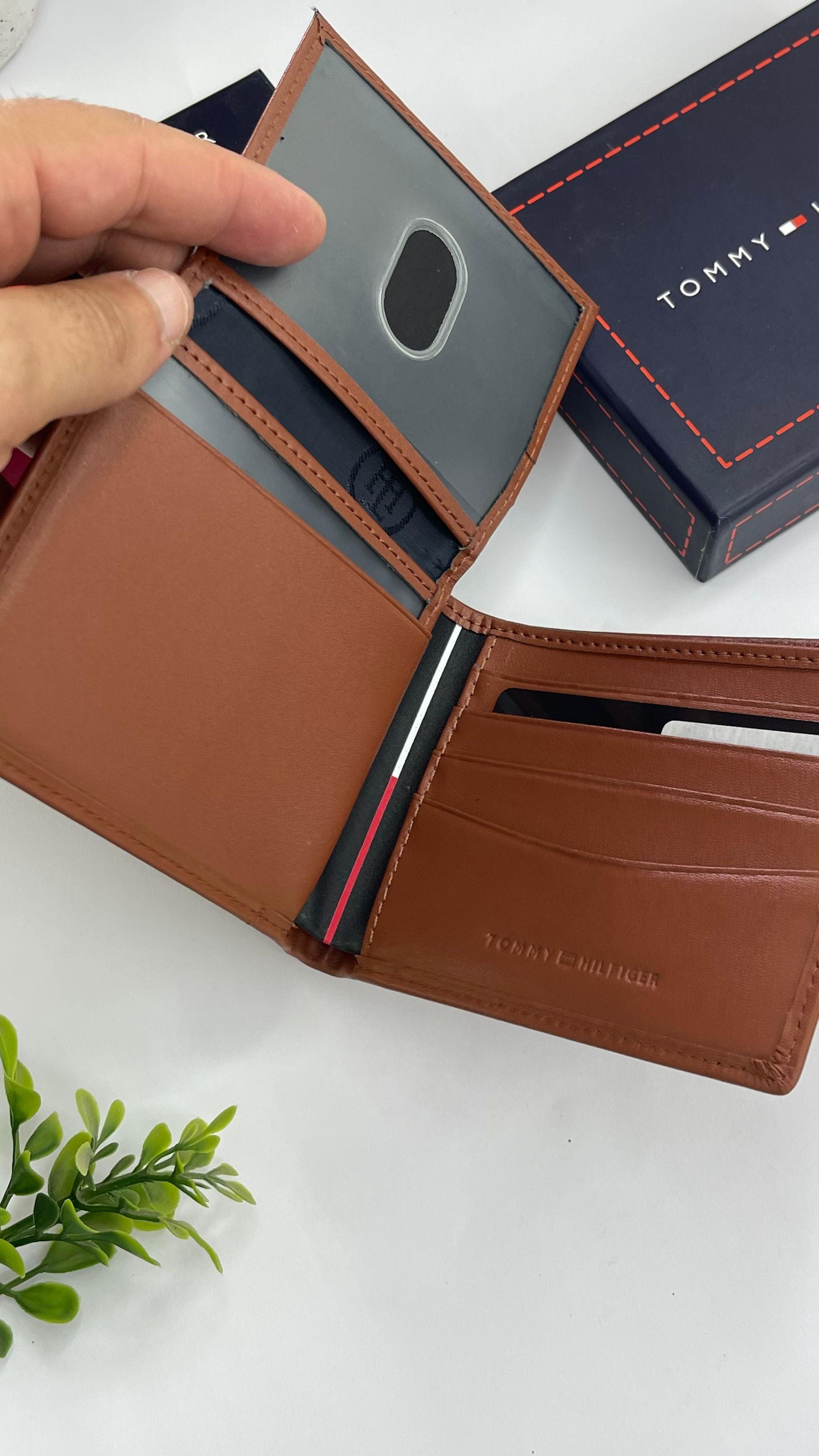 tommy hilfiger Wallet