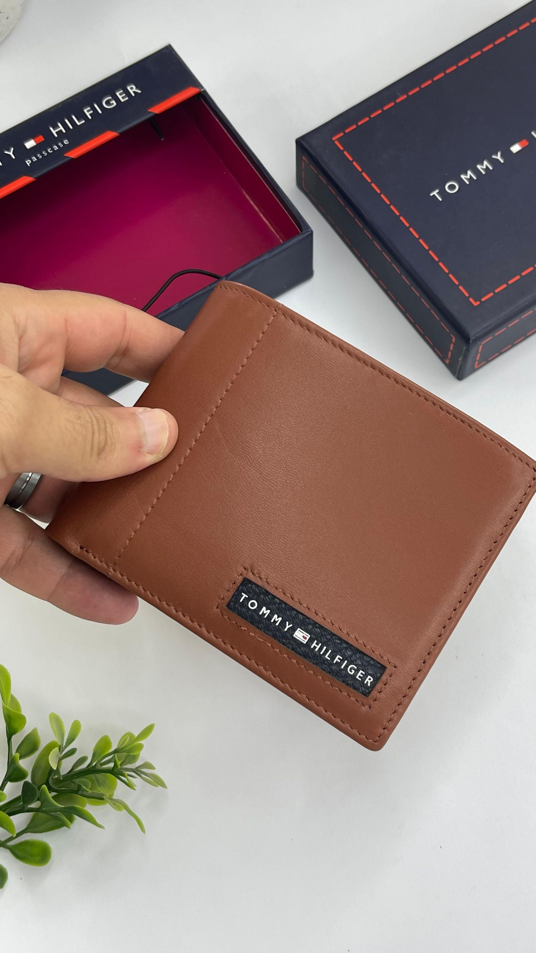 tommy hilfiger Wallet
