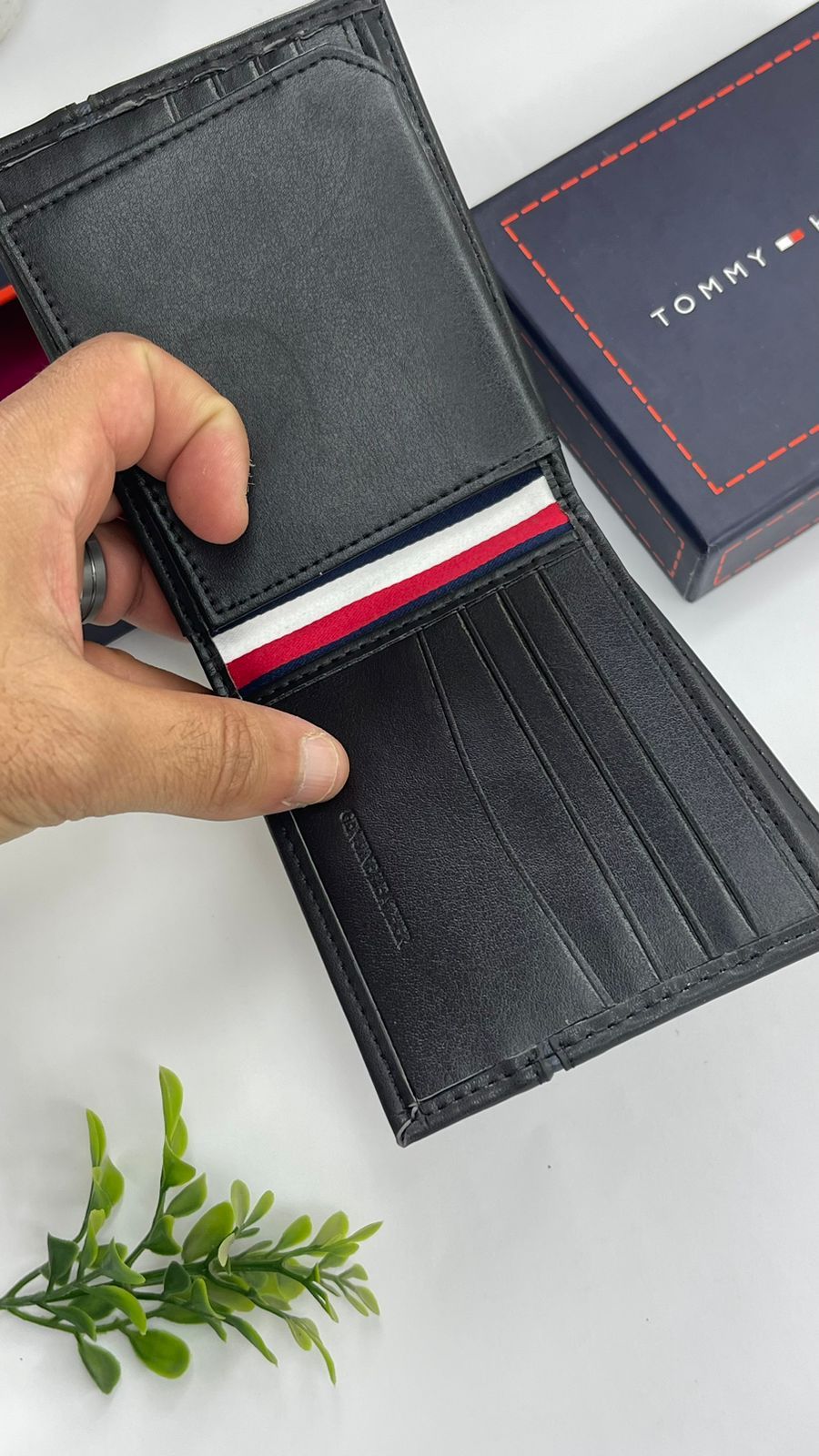 tommy Hilfiger wallet