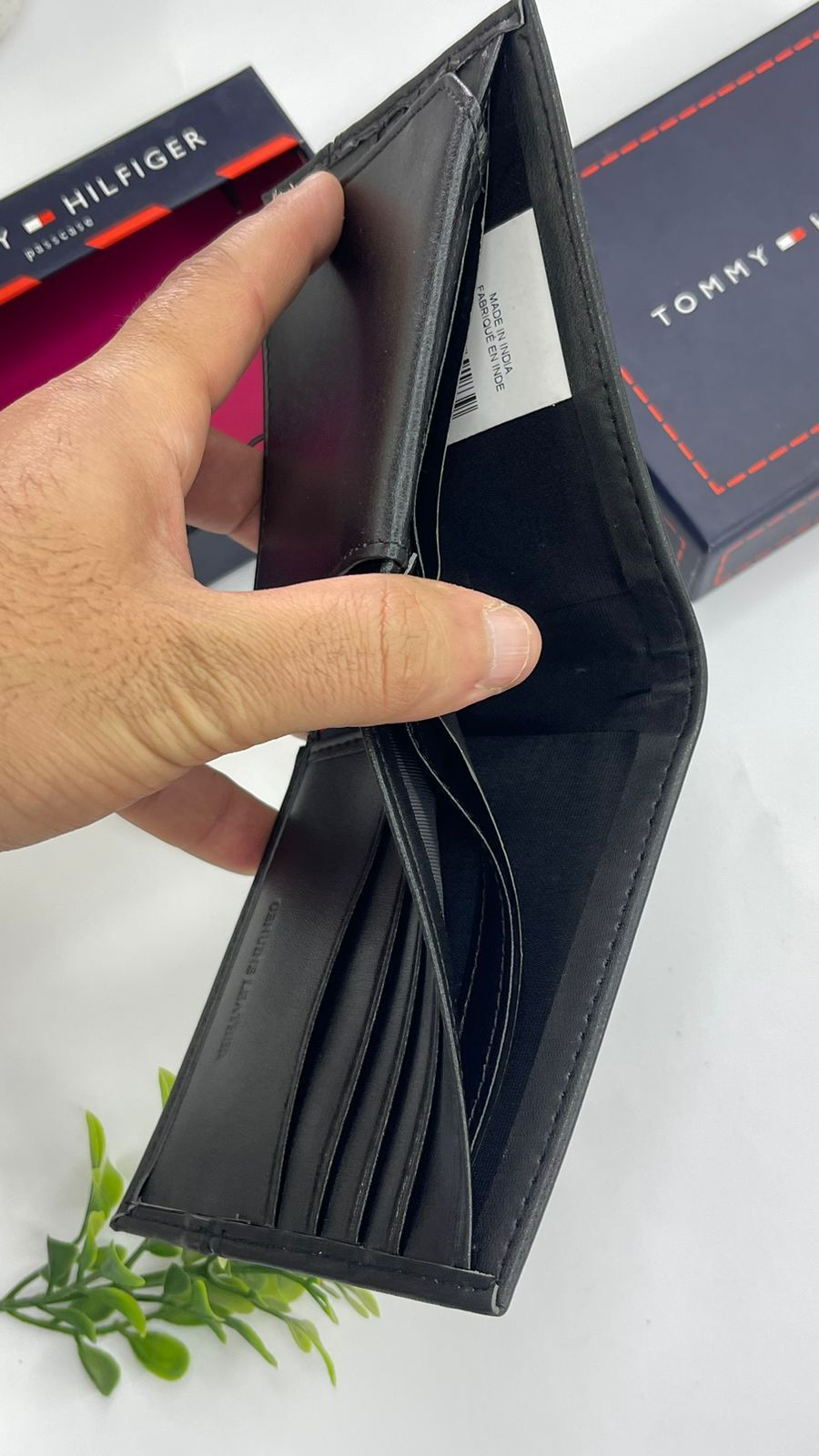 tommy Hilfiger wallet