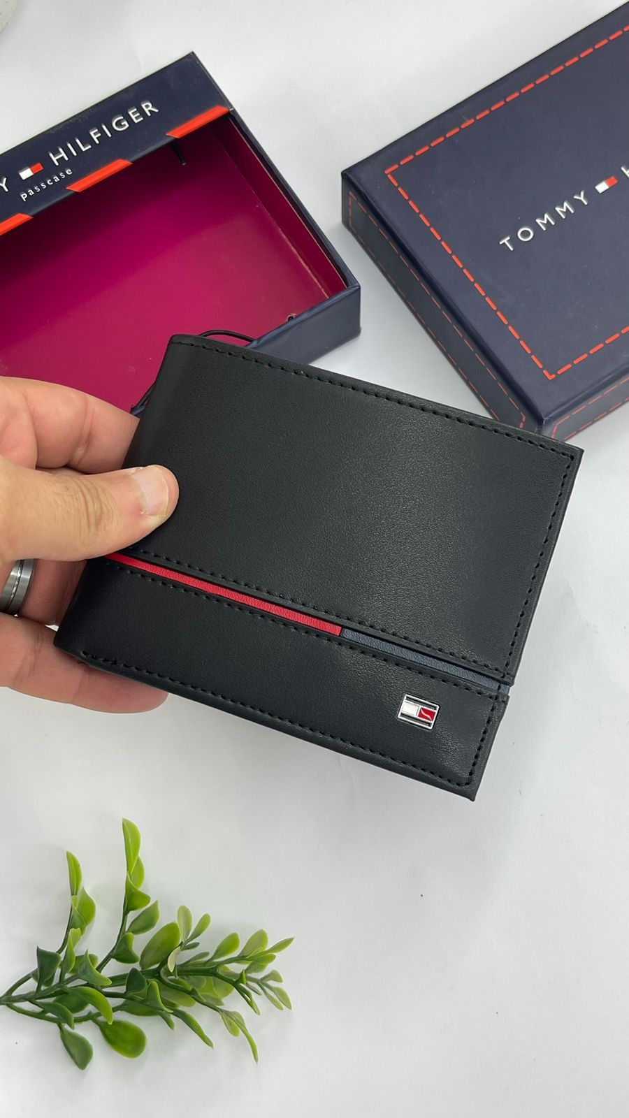 tommy Hilfiger wallet