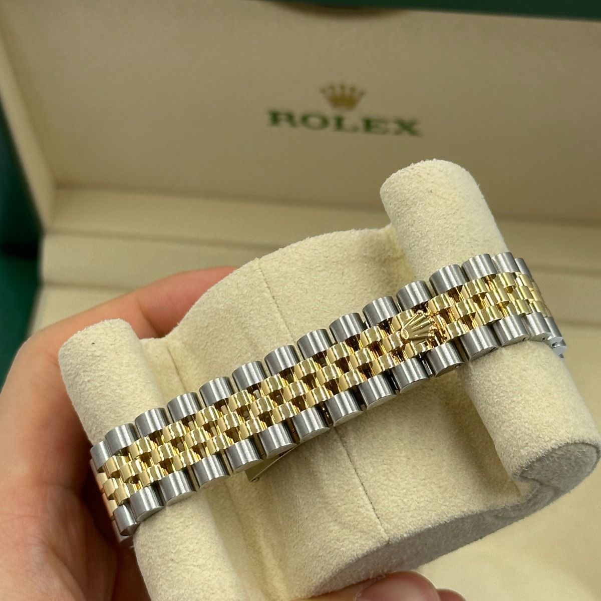 Rolex Datejust Mirror 31mm Gold dial Silver & Gold bracelet - image 5