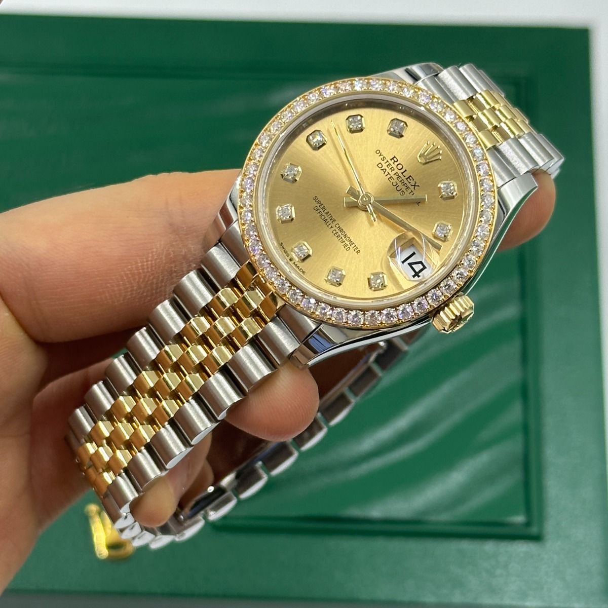 Rolex Datejust Mirror 31mm Gold dial Silver & Gold bracelet - image 8