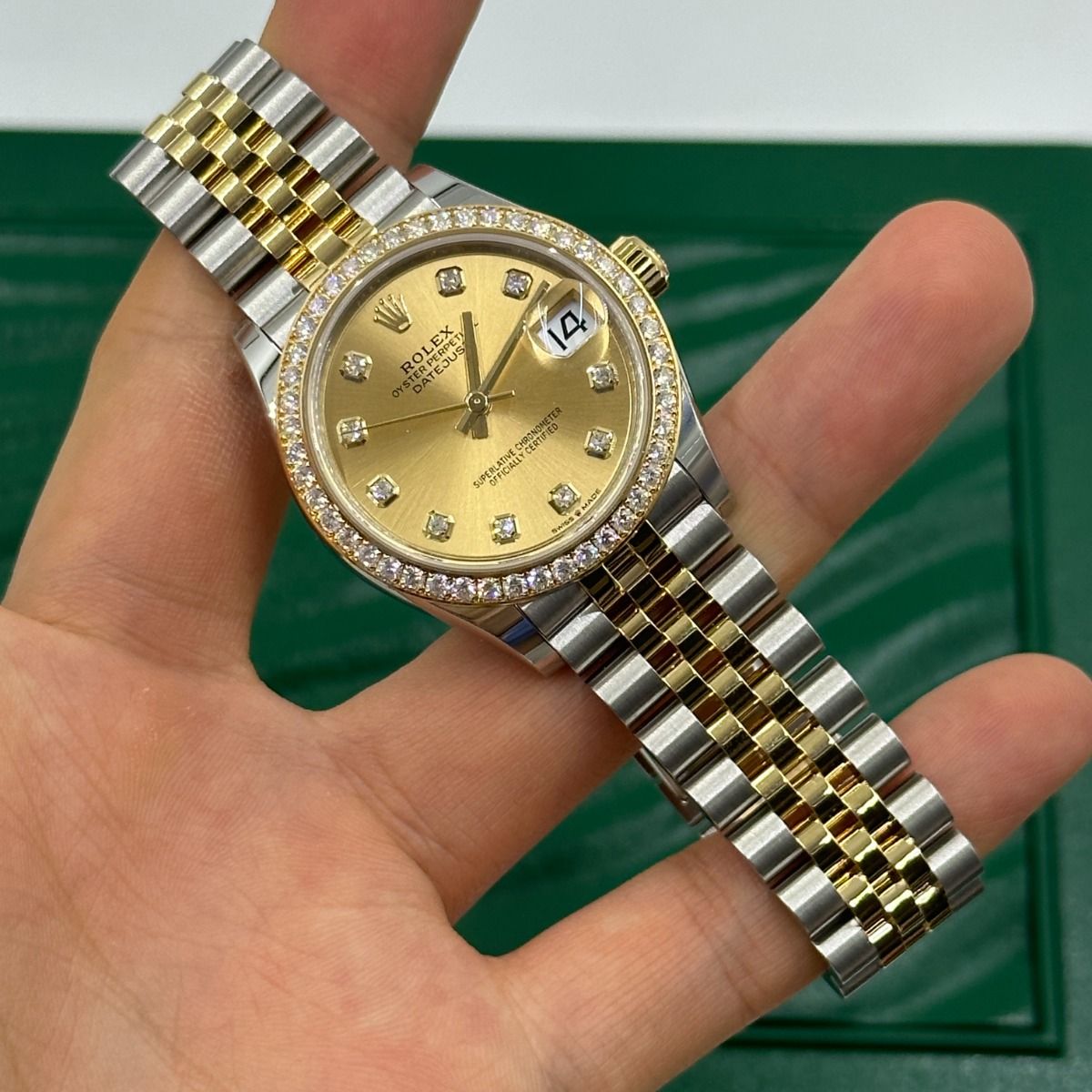 Rolex Datejust Mirror 31mm Gold dial Silver & Gold bracelet - image 9