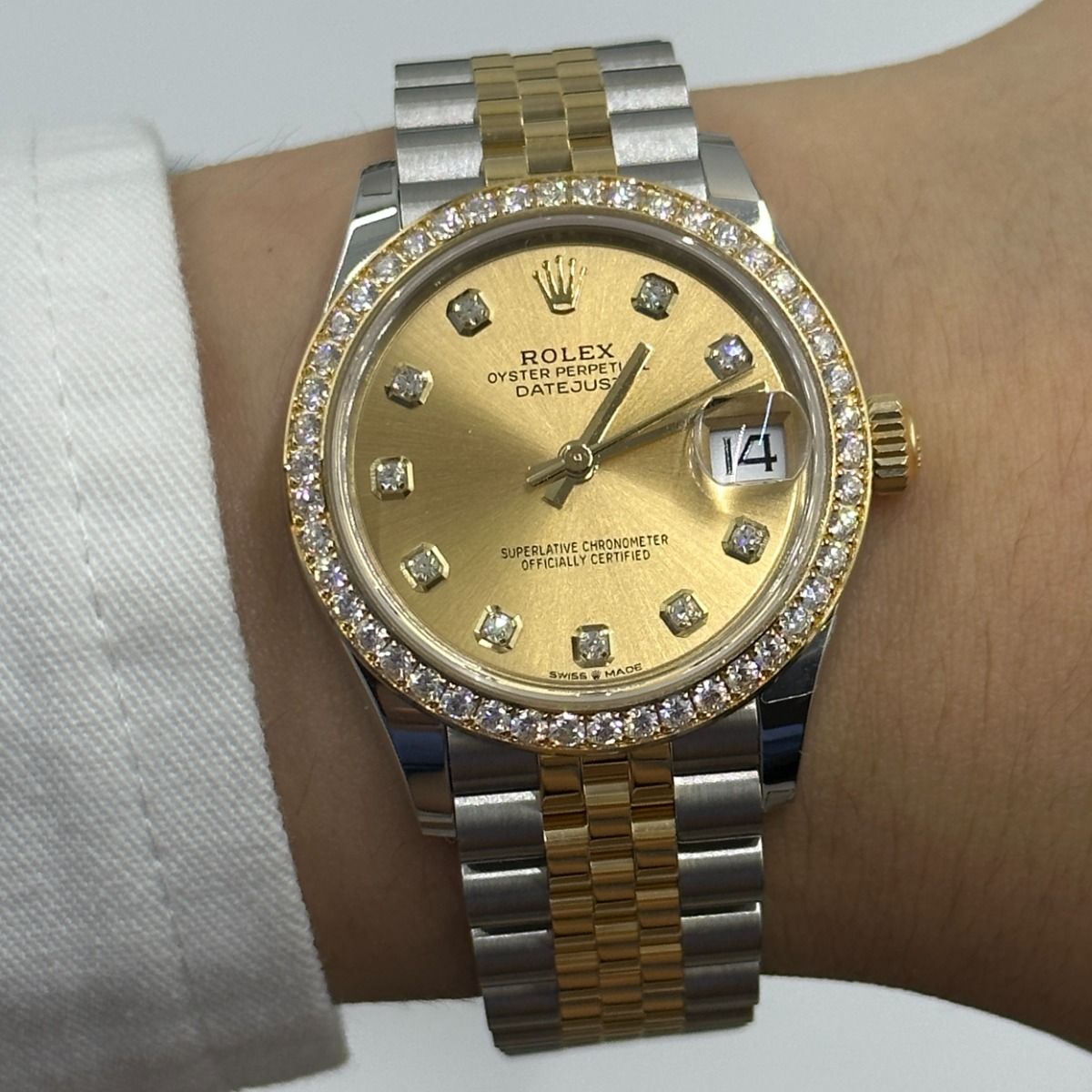 Rolex Datejust Mirror 31mm Gold dial Silver & Gold bracelet - image 2