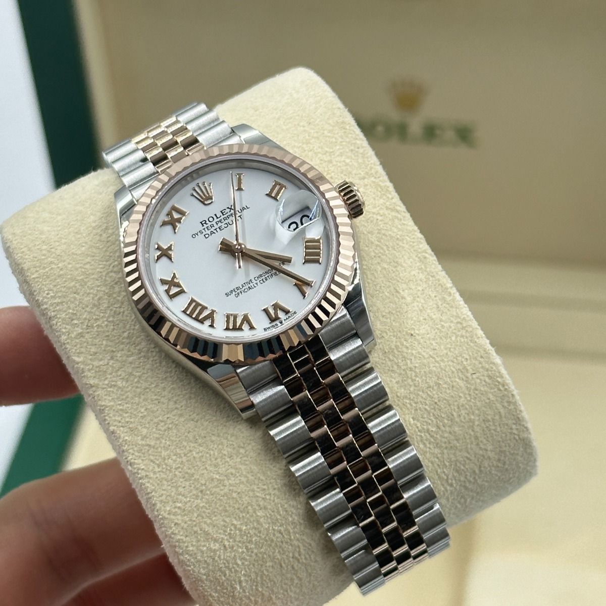 Rolex Datejust Mirror 31mm White dial Silver & Gold bracelet - image 7