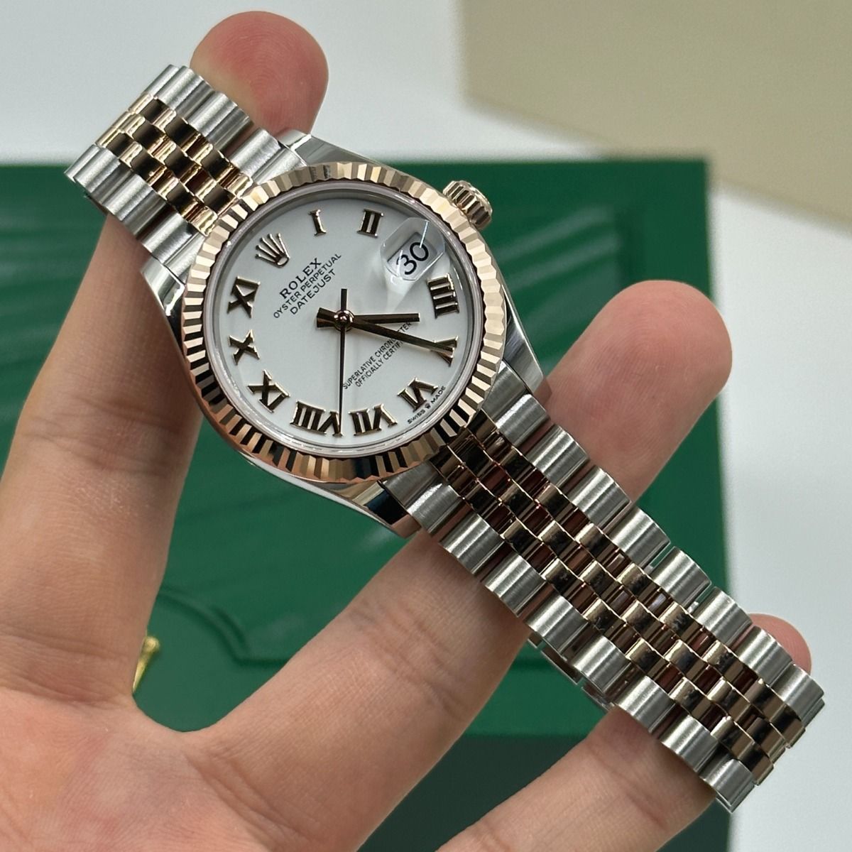 Rolex Datejust Mirror 31mm White dial Silver & Gold bracelet - image 5