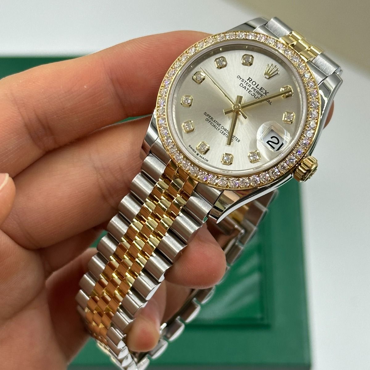 Rolex Datejust Mirror 31mm Silver dial Silver & Gold bracelet - image 4