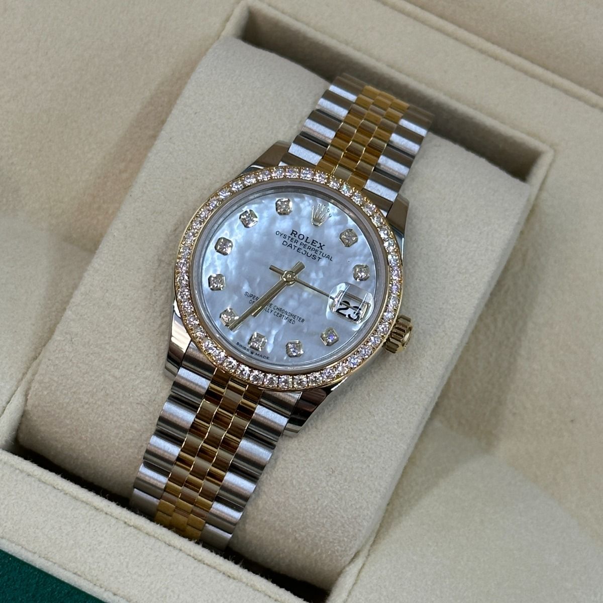 Rolex Datejust Mirror 31mm White dial Silver & Gold bracelet - image 7